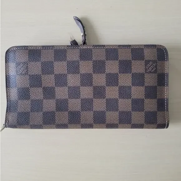 Brown Checkered snap Wallet - Picture 2 of 4